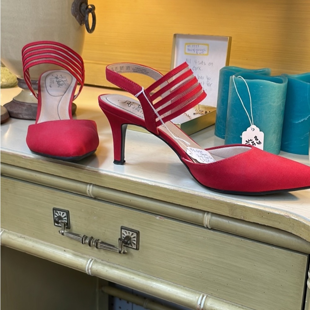 Super COMFORTABLE red sexy Life Stride heels. Worn 1x.